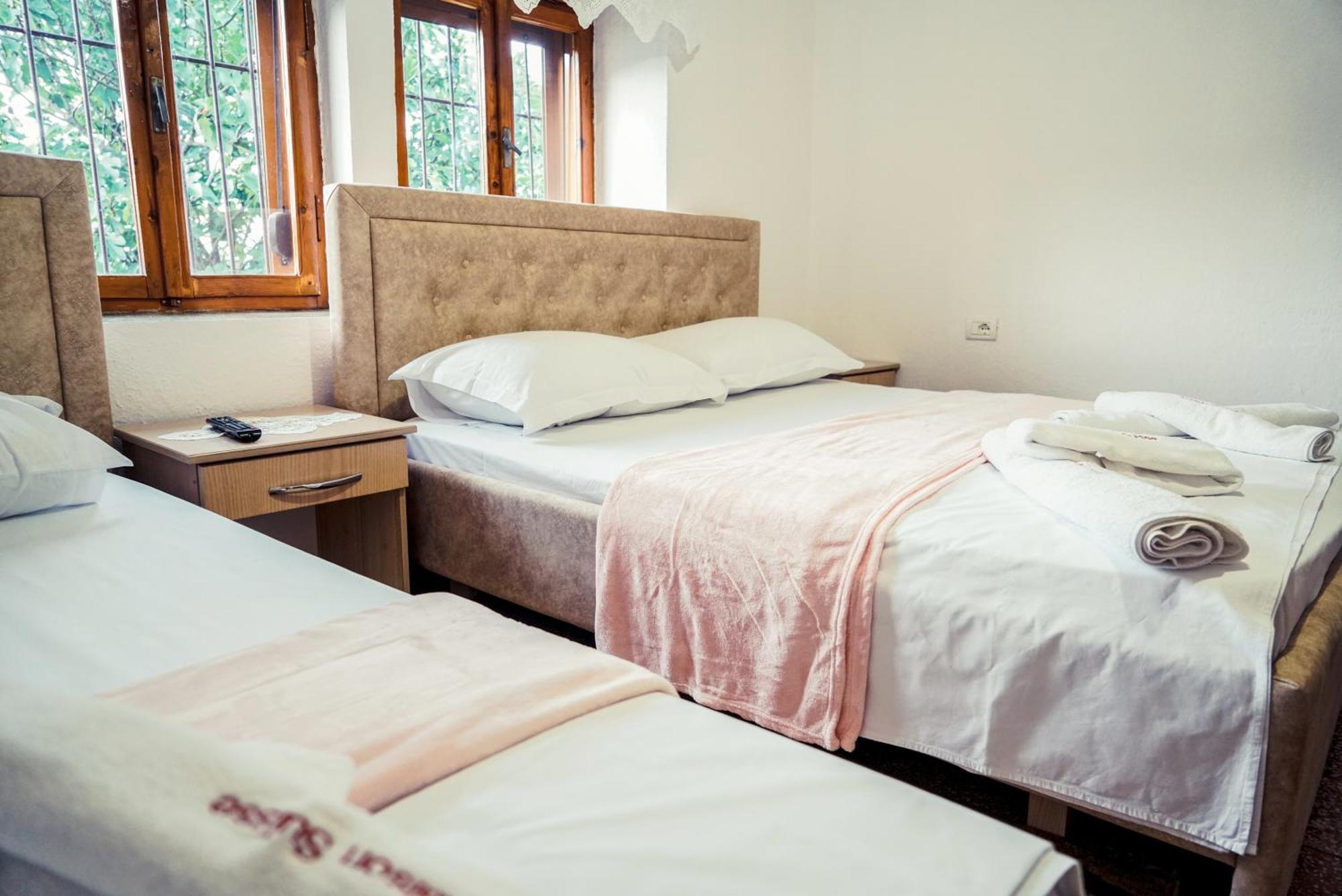 Guesthouse Arber Gjirokaster Ngoại thất bức ảnh